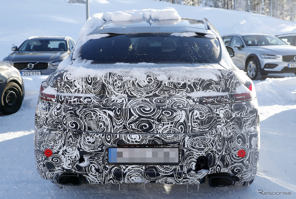 BMW X4 改良新型プロトタイプ(スクープ写真)《APOLLO NEWS SERVICE》