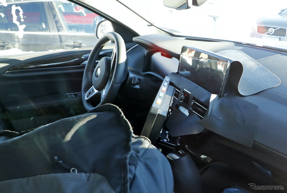 BMW X4 改良新型プロトタイプ(スクープ写真)《APOLLO NEWS SERVICE》