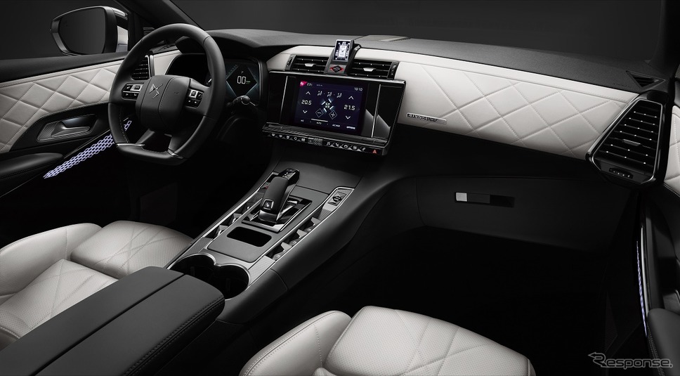 DS 7クロスバック E-TENSE 4×4《写真提供 グループPSAジャパン》