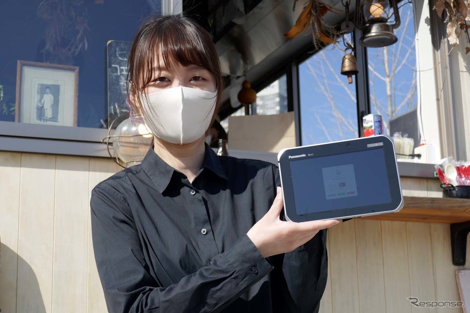 オーダーされた注文品が店舗のタブレットに着信《写真撮影 会田肇》