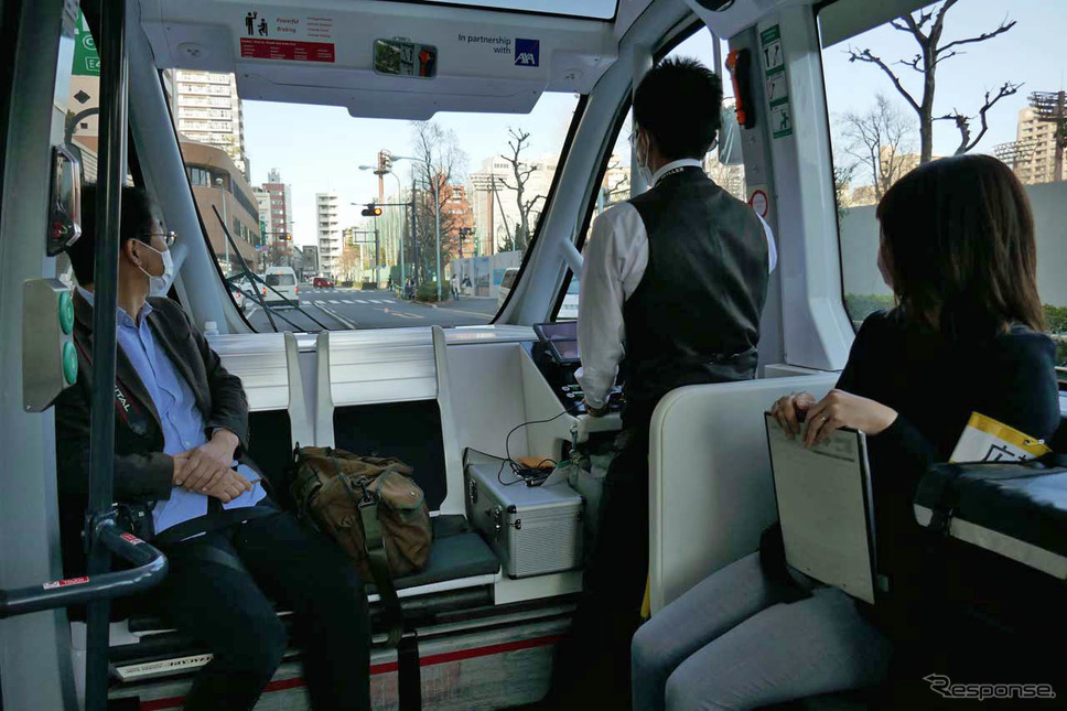 池袋エリア内を自動運転レベル2で走行するNAVYA ARMA《写真撮影 会田肇》
