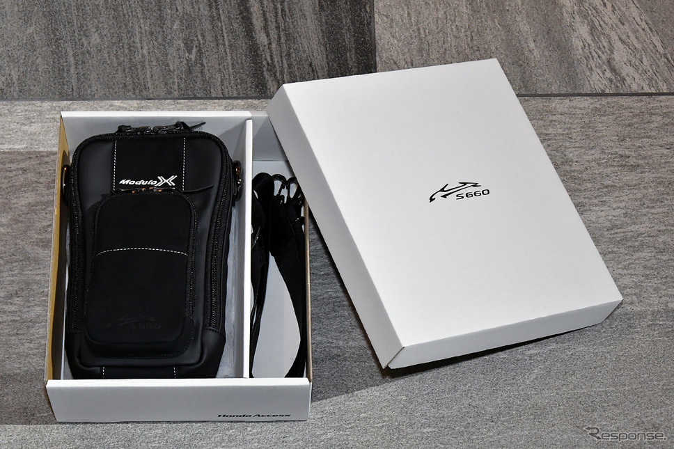 ホンダ S660 モデューロX バージョンZ 専用シートセンターバッグ（モデューロX ロゴ付）《写真撮影 中野英幸》