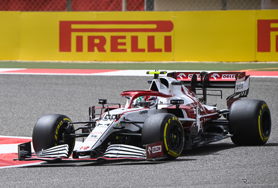 #99 A.ジョビナッツィ(アルファロメオ・フェラーリ)《Photo by Pirelli》
