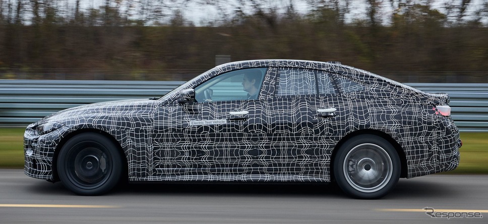 BMW i4 のプロトタイプ《photo by BMW》