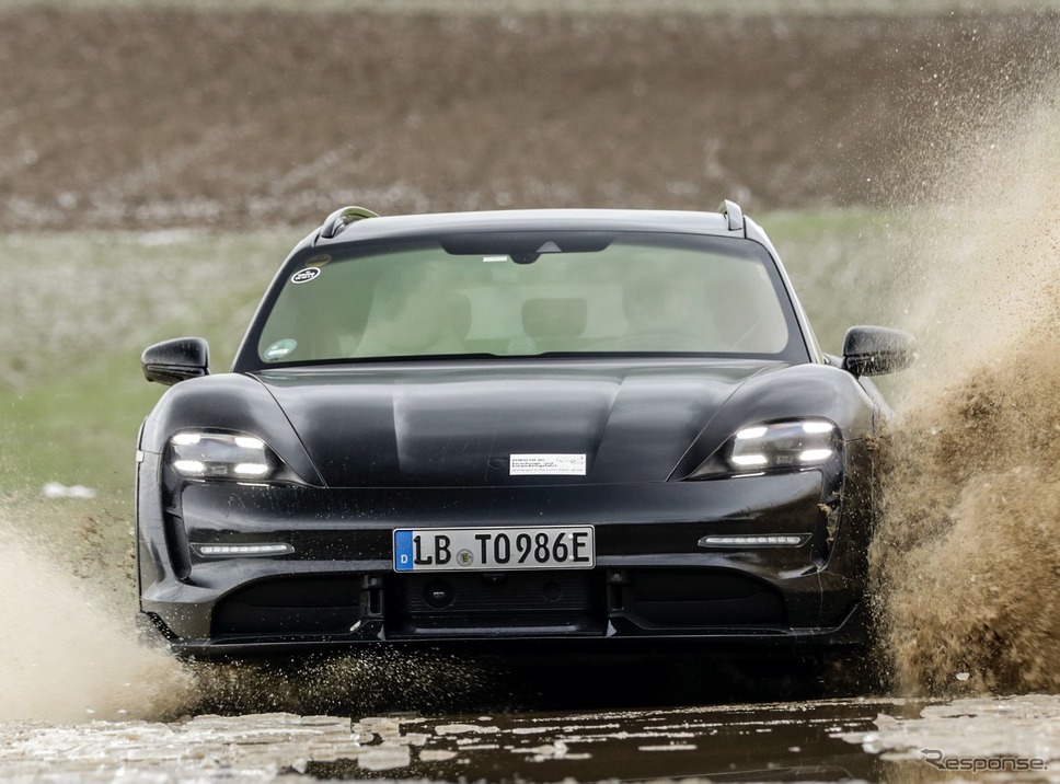 ポルシェ・タイカン・クロスツーリスモ のプロトタイプ《photo by Porsche》