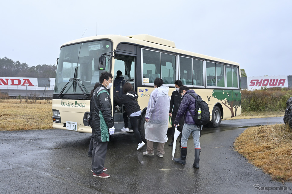 ガイド付き劇感レース観戦ツアー《撮影 雪岡直樹》
