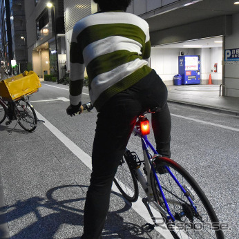 ドライブレコーダー機能付き自転車用テールライト「バッカム」《写真提供 サンコー》