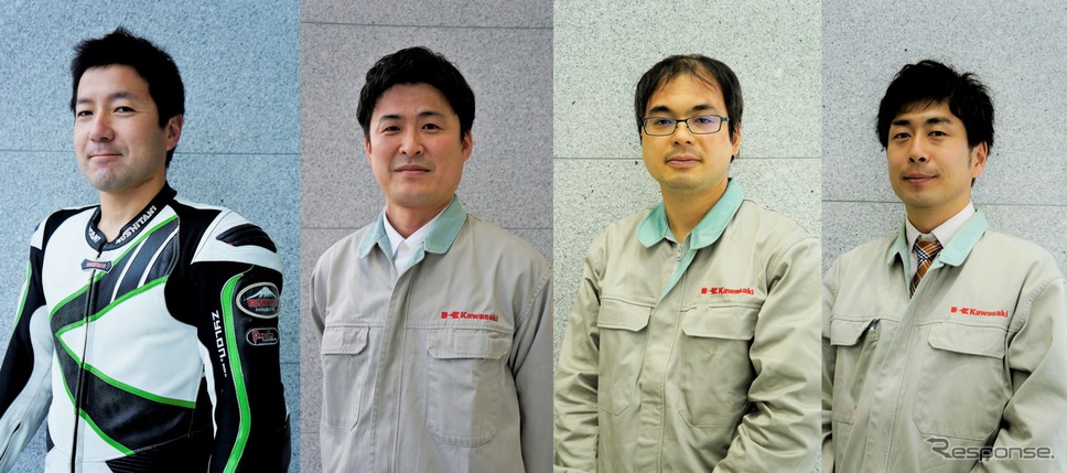 左から開発ライダー 苅田庄平さん、開発リーダー 西山隆史さん、エンジン設計 阪口保彦さん、車体設計 山本智さん《写真提供 カワサキモータースジャパン》