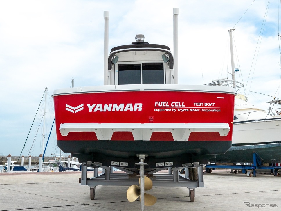 舶用燃料電池システム実証試験艇《写真提供 ヤンマーホールディングス》