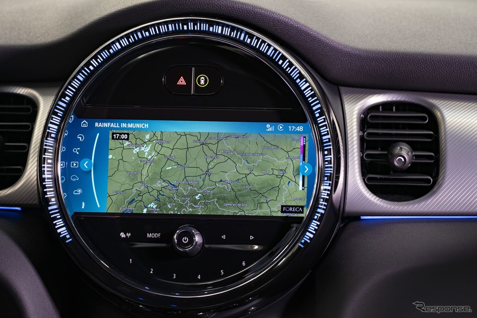 MINI ハッチバック 改良新型の新OS採用の8.8インチカラーディスプレイ《photo by MINI》