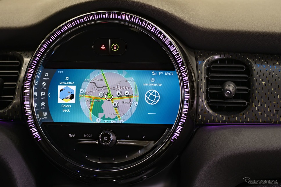 MINI ハッチバック 改良新型の新OS採用の8.8インチカラーディスプレイ《photo by MINI》