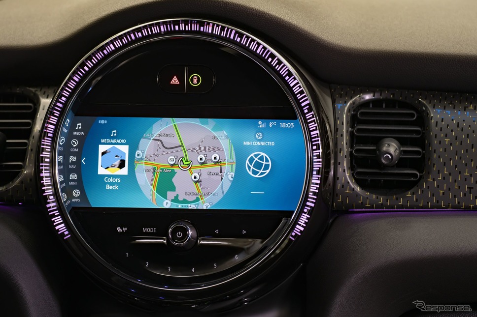 MINI ハッチバック  改良新型の新OS採用の8.8インチカラーディスプレイ《photo by MINI》