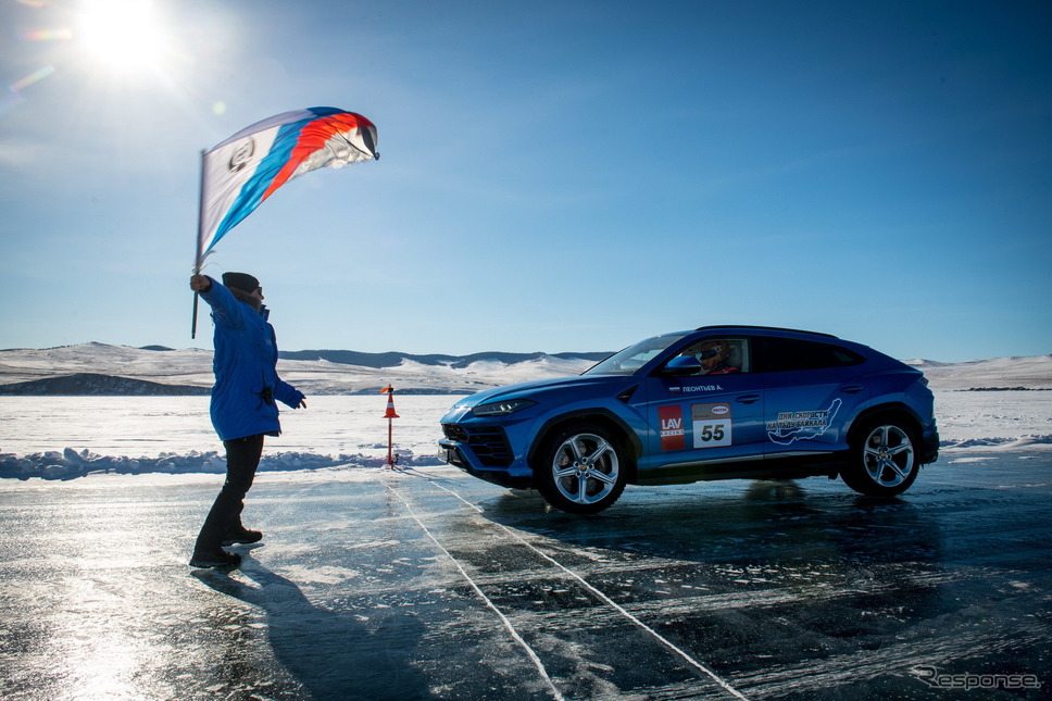 ロシア・バイカル湖の氷上で298km/hの最高速を計測したランボルギーニ・ウルス《photo by Lamborghini》