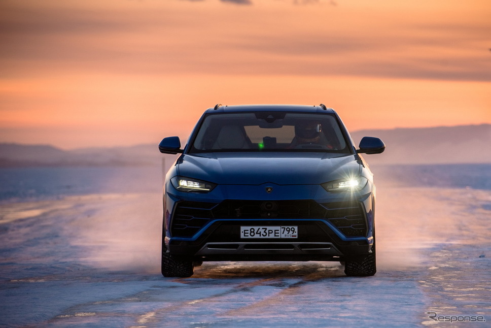 ロシア・バイカル湖の氷上で298km/hの最高速を計測したランボルギーニ・ウルス《photo by Lamborghini》