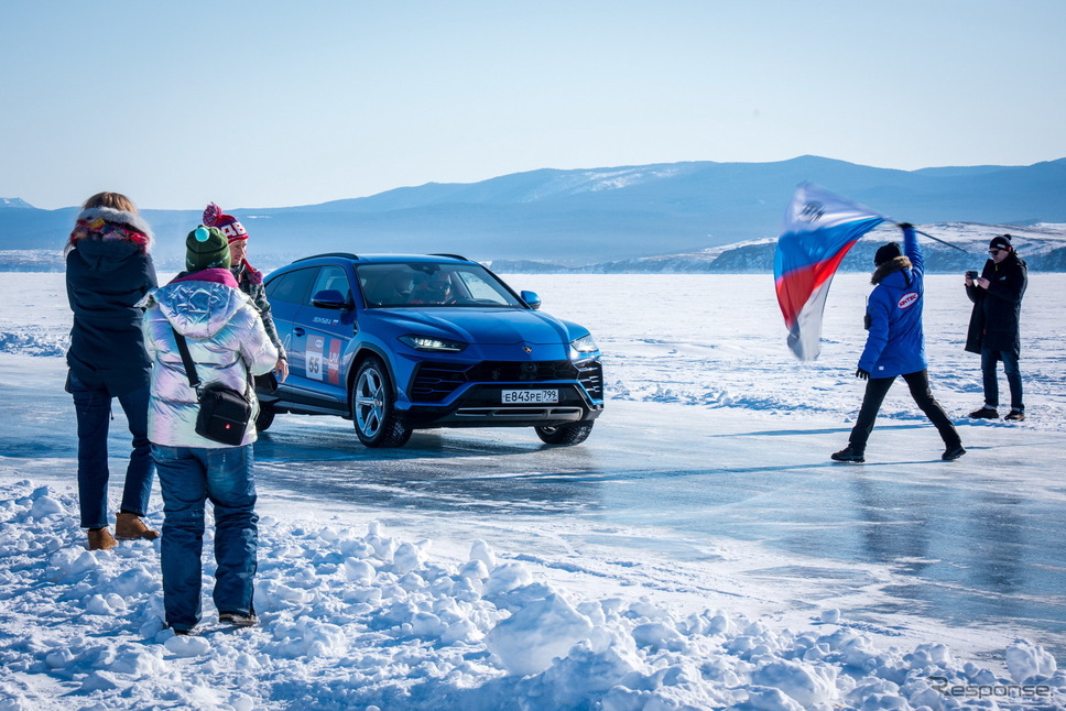 ロシア・バイカル湖の氷上で298km/hの最高速を計測したランボルギーニ・ウルス《photo by Lamborghini》