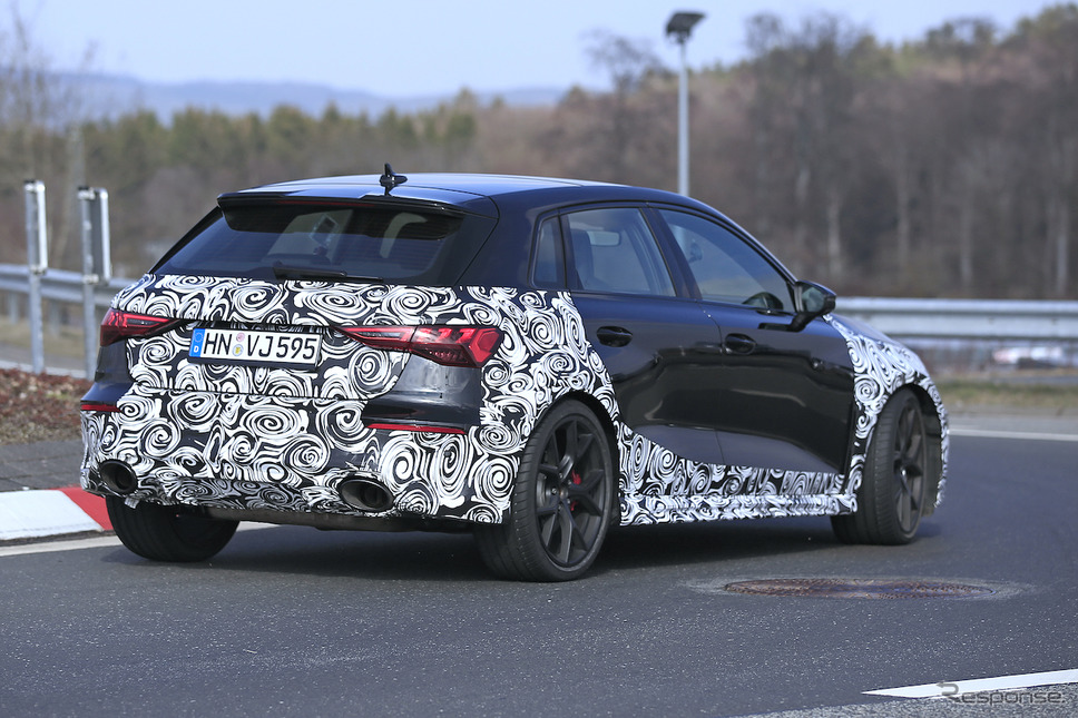 アウディ RS3スポーツバック 次期型プロトタイプ(スクープ写真)《APOLLO NEWS SERVICE》
