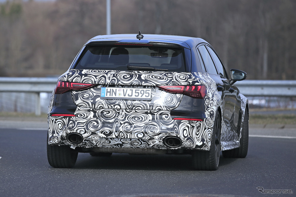 アウディ RS3スポーツバック 次期型プロトタイプ(スクープ写真)《APOLLO NEWS SERVICE》
