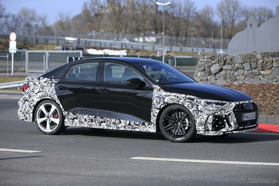 アウディ RS3セダン 次期型プロトタイプ(スクープ写真)《APOLLO NEWS SERVICE》