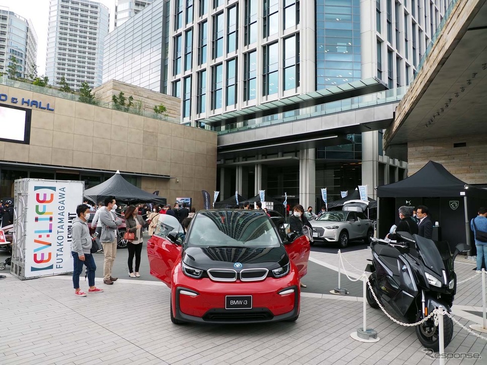 さらに200m先に進んだ第2会場でも展示が行われていた《写真撮影 会田肇》