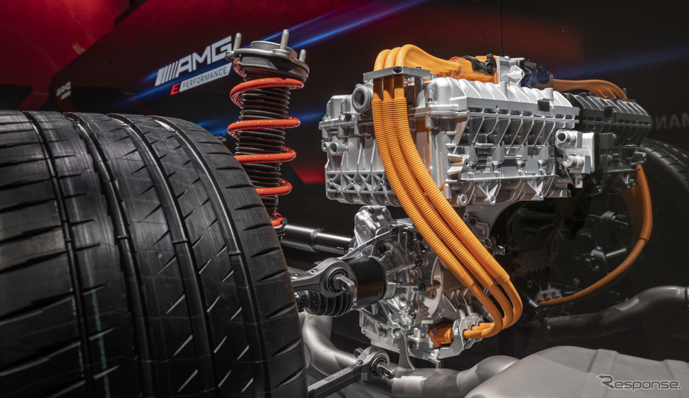 メルセデスAMG GT 4ドアクーペの「Eパフォーマンス」搭載プロトタイプ車《photo by Mercedes-Benz》