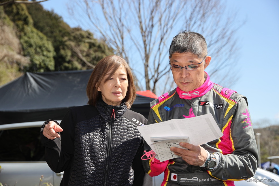 宮村朋子さん（左）と 圭rallyprojectコ・ドライバー 山田政樹さん（右）