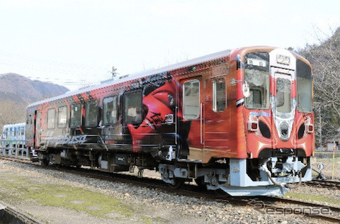 現在運行中の隼ラッピング列車(WT3301号)《写真提供 スズキ》