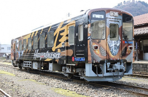 現在運行中の隼ラッピング列車(WT3301号)《写真提供 スズキ》