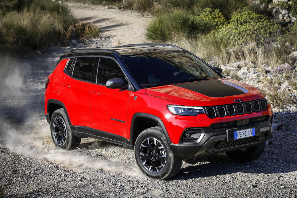 ジープ・コンパス 4xe 改良新型の トレイルホーク《photo by Jeep》