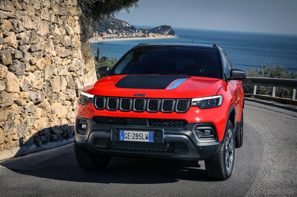 ジープ・コンパス 4xe 改良新型の トレイルホーク《photo by Jeep》