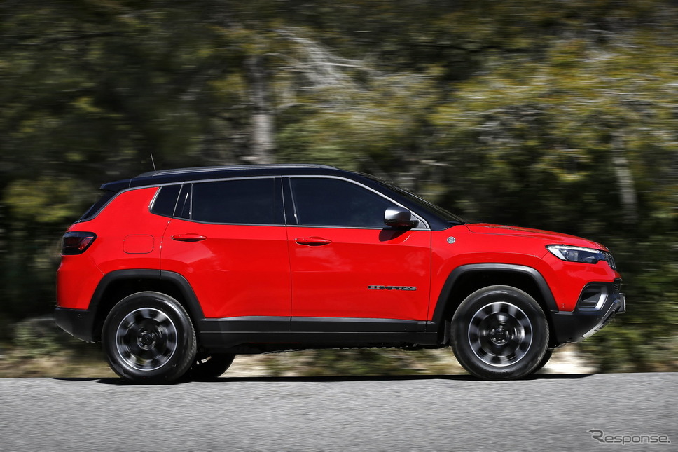 ジープ・コンパス 4xe 改良新型の トレイルホーク《photo by Jeep》
