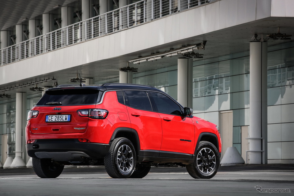 ジープ・コンパス 4xe 改良新型の トレイルホーク《photo by Jeep》