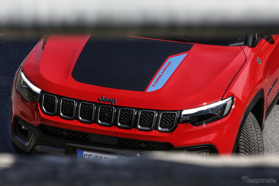 ジープ・コンパス 4xe 改良新型の トレイルホーク《photo by Jeep》