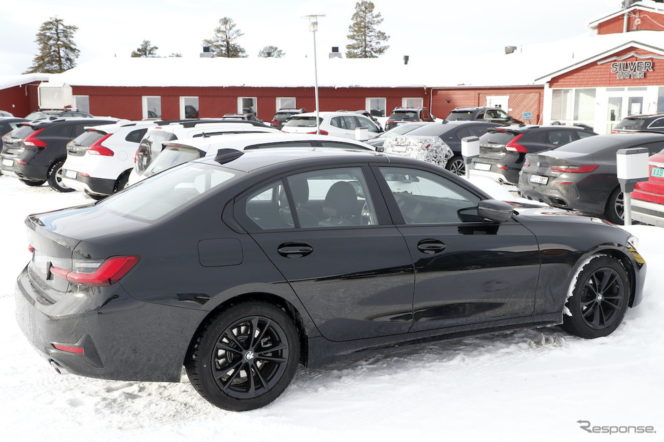 BMW 3シリーズ 改良新型プロトタイプ (スクープ写真)《APOLLO NEWS SERVICE》