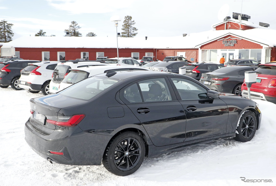 BMW 3シリーズ 改良新型プロトタイプ (スクープ写真)《APOLLO NEWS SERVICE》
