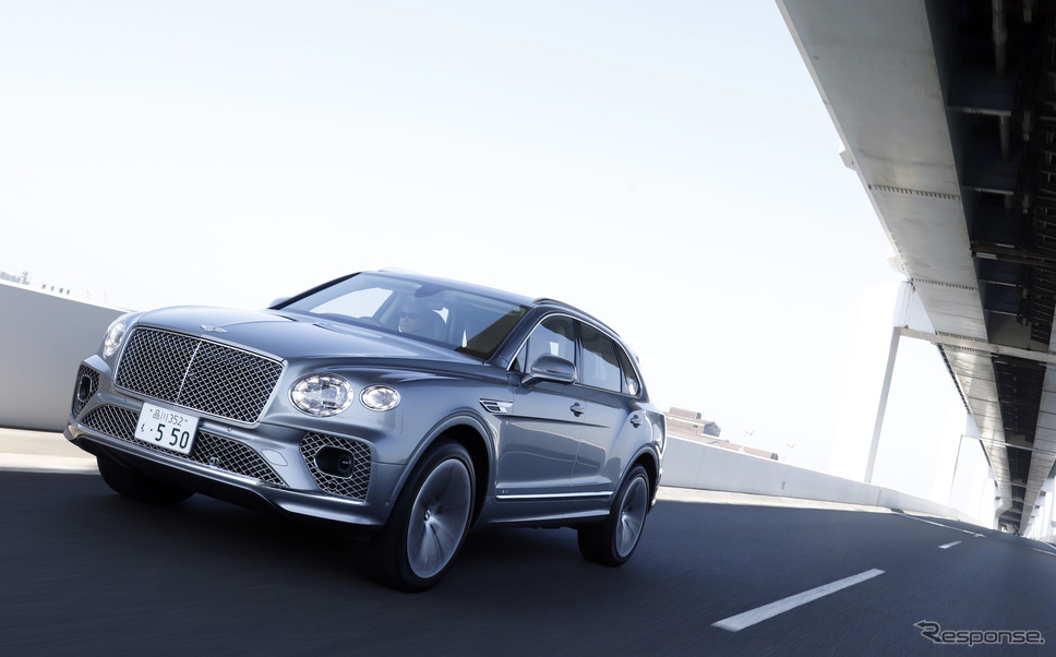 ベントレー ベンテイガ 新型 V8モデル(0-100km/h:4.5秒/最高速度:290km/h)《写真撮影 小林岳夫》