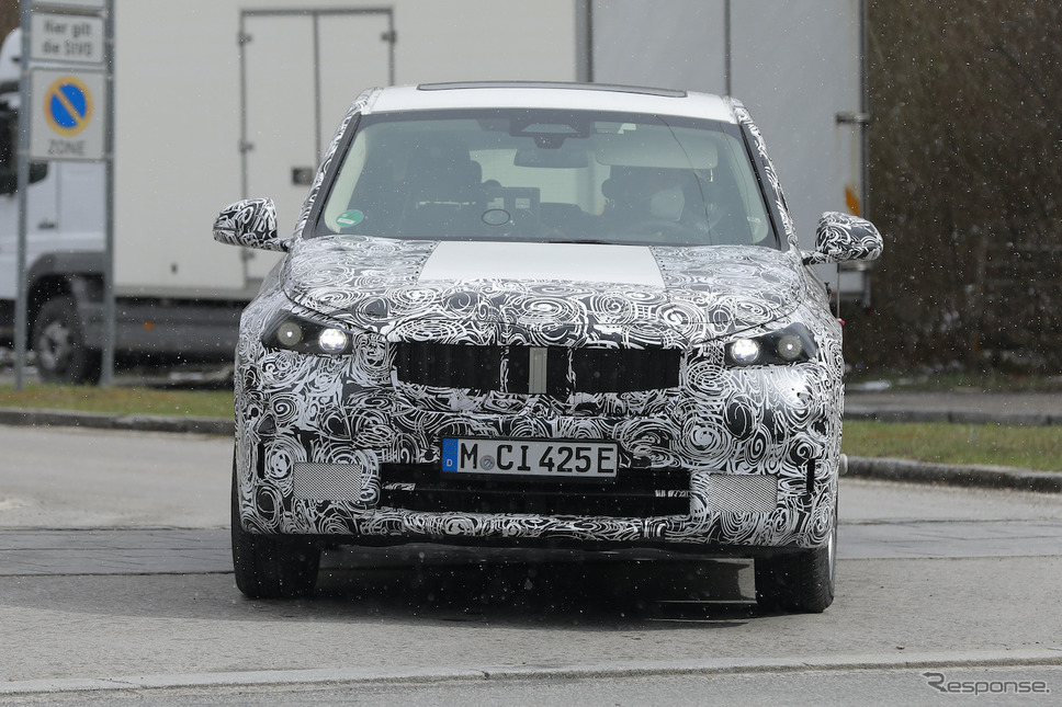 BMW iX1 プロトタイプ(スクープ写真)《APOLLO NEWS SERVICE》