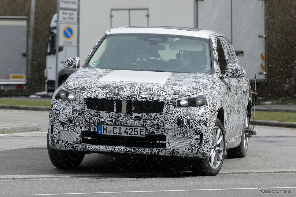 BMW iX1 プロトタイプ(スクープ写真)《APOLLO NEWS SERVICE》