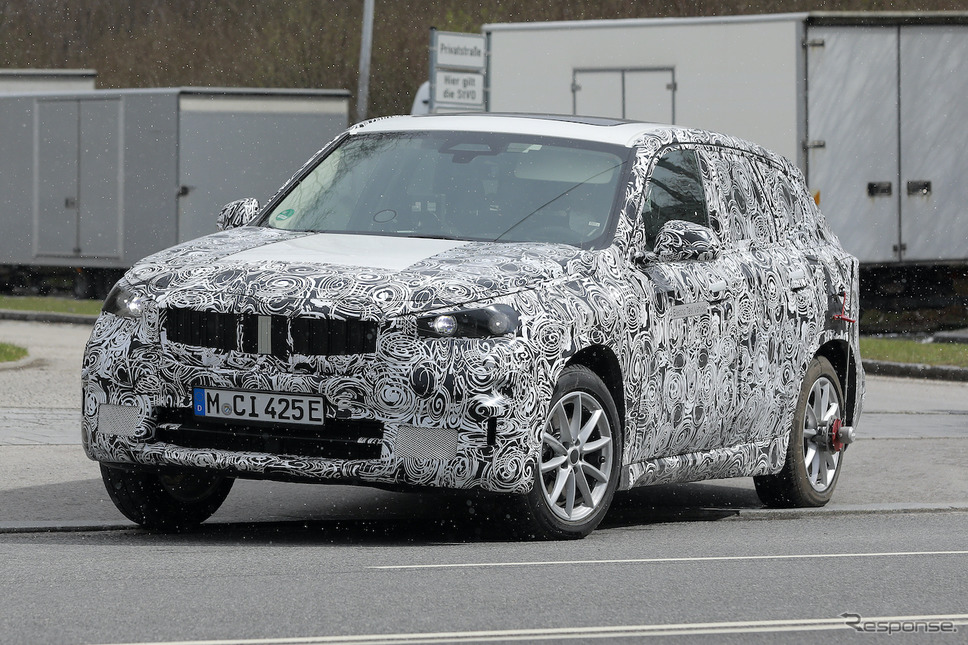 BMW iX1 プロトタイプ(スクープ写真)《APOLLO NEWS SERVICE》