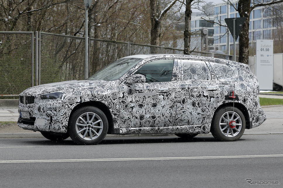 BMW iX1 プロトタイプ(スクープ写真)《APOLLO NEWS SERVICE》
