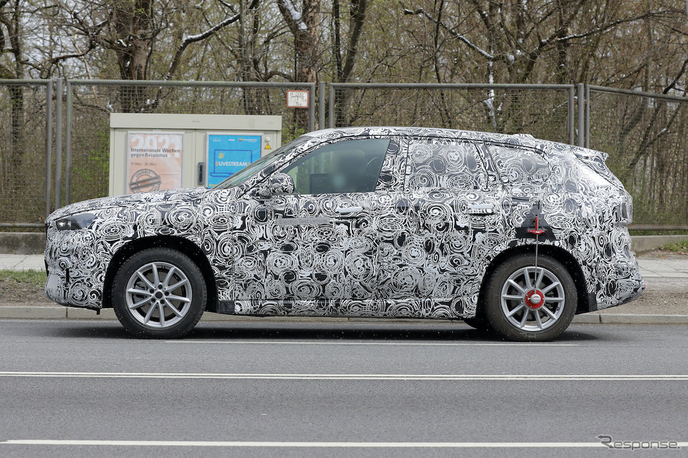 BMW iX1 プロトタイプ(スクープ写真)《APOLLO NEWS SERVICE》