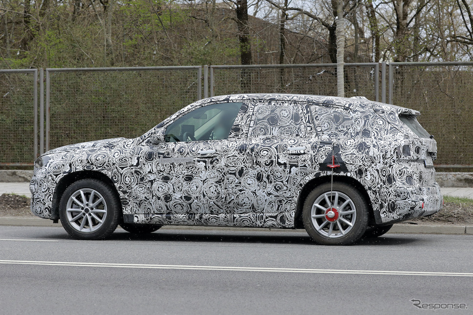 BMW iX1 プロトタイプ(スクープ写真)《APOLLO NEWS SERVICE》