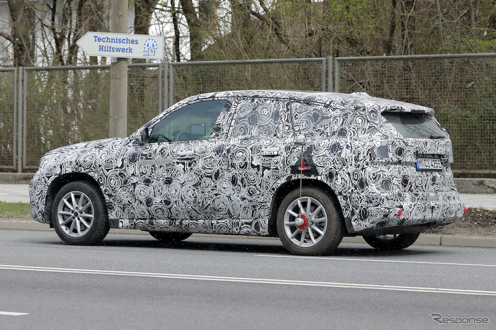 BMW iX1 プロトタイプ(スクープ写真)《APOLLO NEWS SERVICE》