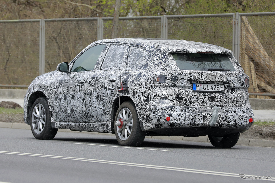 BMW iX1 プロトタイプ(スクープ写真)《APOLLO NEWS SERVICE》