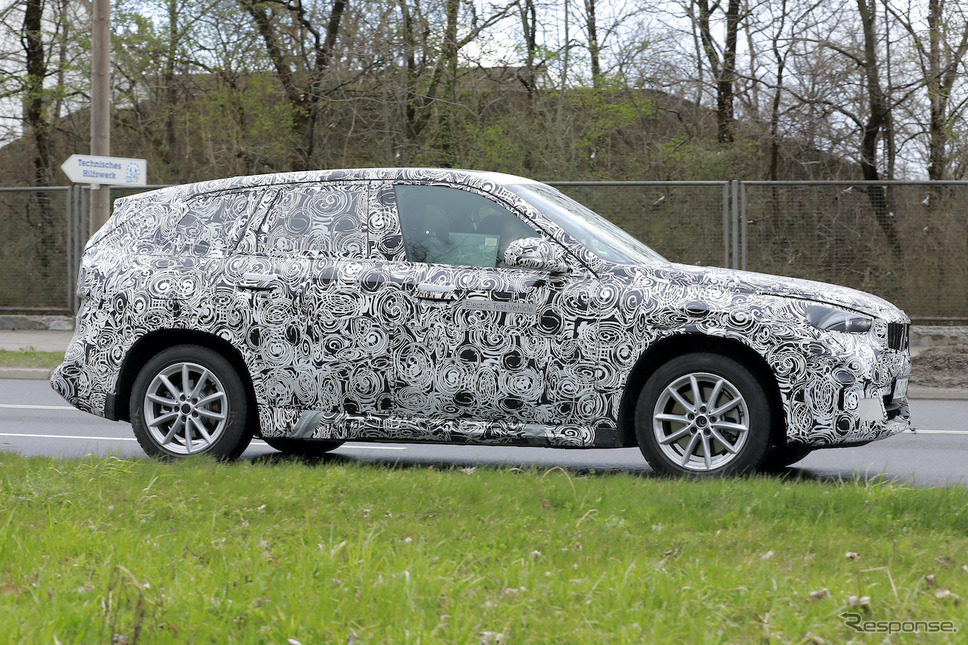 BMW iX1 プロトタイプ(スクープ写真)《APOLLO NEWS SERVICE》
