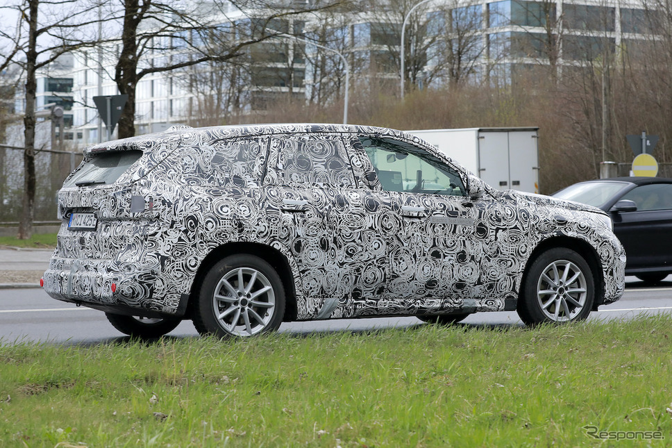 BMW iX1 プロトタイプ(スクープ写真)《APOLLO NEWS SERVICE》