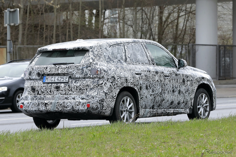 BMW iX1 プロトタイプ(スクープ写真)《APOLLO NEWS SERVICE》