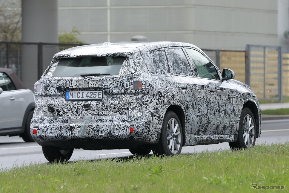 BMW iX1 プロトタイプ(スクープ写真)《APOLLO NEWS SERVICE》