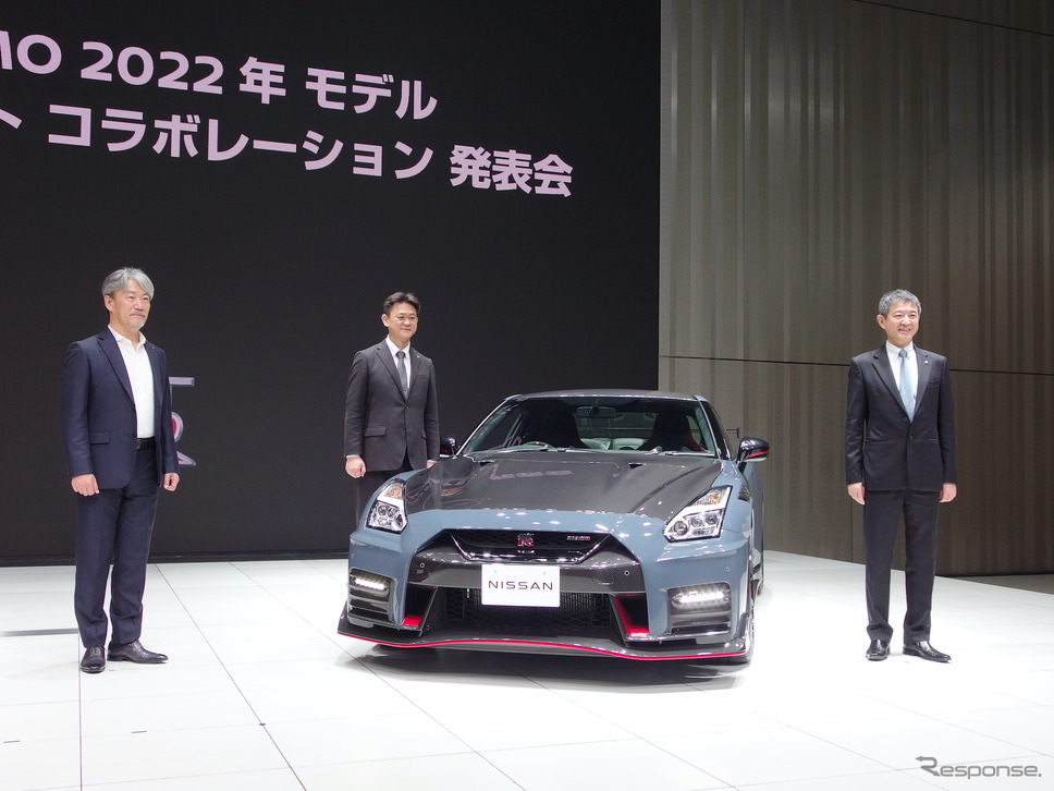 日産『GT-R NISMO』2022年モデル発表会(横浜市、日産グローバル本社)。向かって左からグローバルデザイン本部主管の森田充儀氏、チーフ・ビークル・エンジニアの川口隆志氏、チーフ・プロダクト・スペシャリストの田村宏志氏《写真撮影 高木啓》