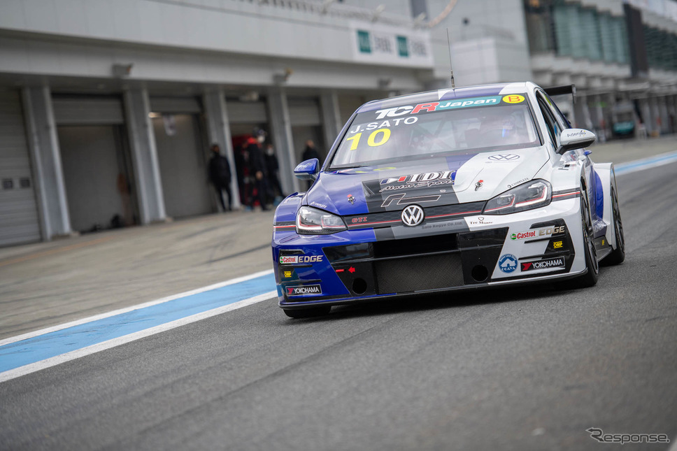 #10 佐藤潤選手(フォルクスワーゲン ゴルフ GTI TCR)《写真撮影 鈴木則彦》