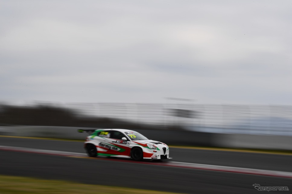 #73 大蔵峰樹選手(アルファロメオ ジュリエッタ ヴェローチェ TCR)《写真提供 TCR Japan》